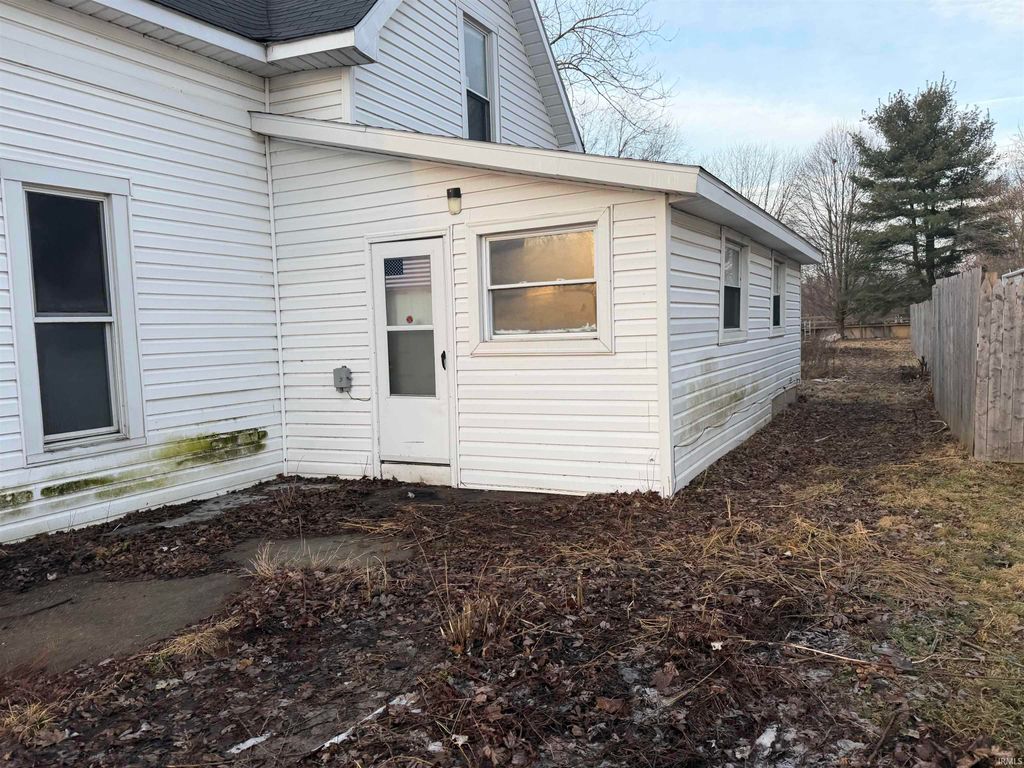 Photo of 105 N 2Nd Avenue, Jonesboro, IN 46938 (MLS # 202605741)