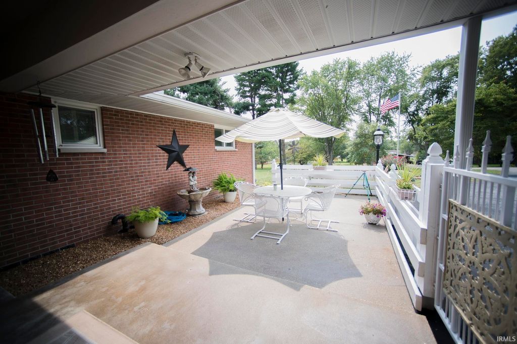 Photo of 2704 Rose Drive, Vincennes, IN 47591 (MLS # 202536554)