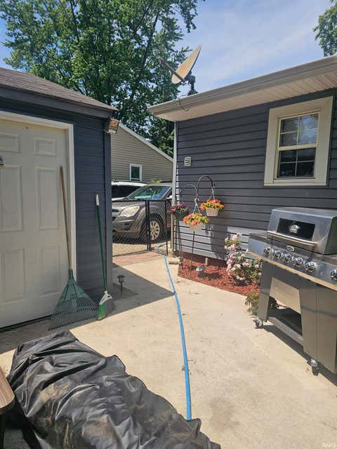 Tiny photo for 1009 E Spraker Street, Kokomo, IN 46901 (MLS # 202631301)