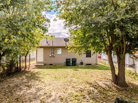 Tiny photo for 1436 W 14th Street, Muncie, IN 47302 (MLS # 202540545)