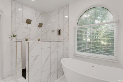 Tiny photo for 51855 Westwood Forest Drive, South Bend, IN 46628 (MLS # 202630851)