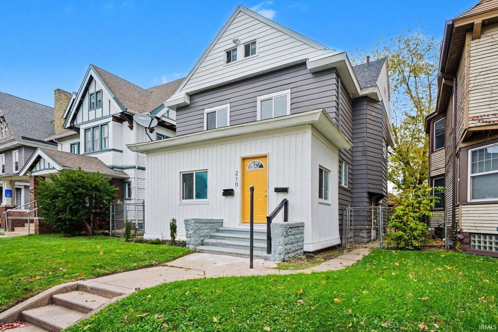 Photo of 210 S Taylor Street, South Bend, IN 46601 (MLS # 202642960)