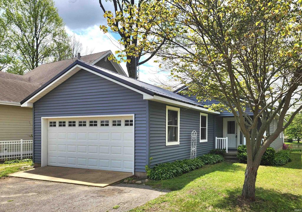 Photo of 3584 E Bailey Road, Monticello, IN 47960 (MLS # 202610519)