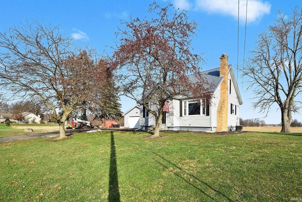 Photo of 67636 lake trail Trl, Lakeville, IN 46536 (MLS # 202549635)