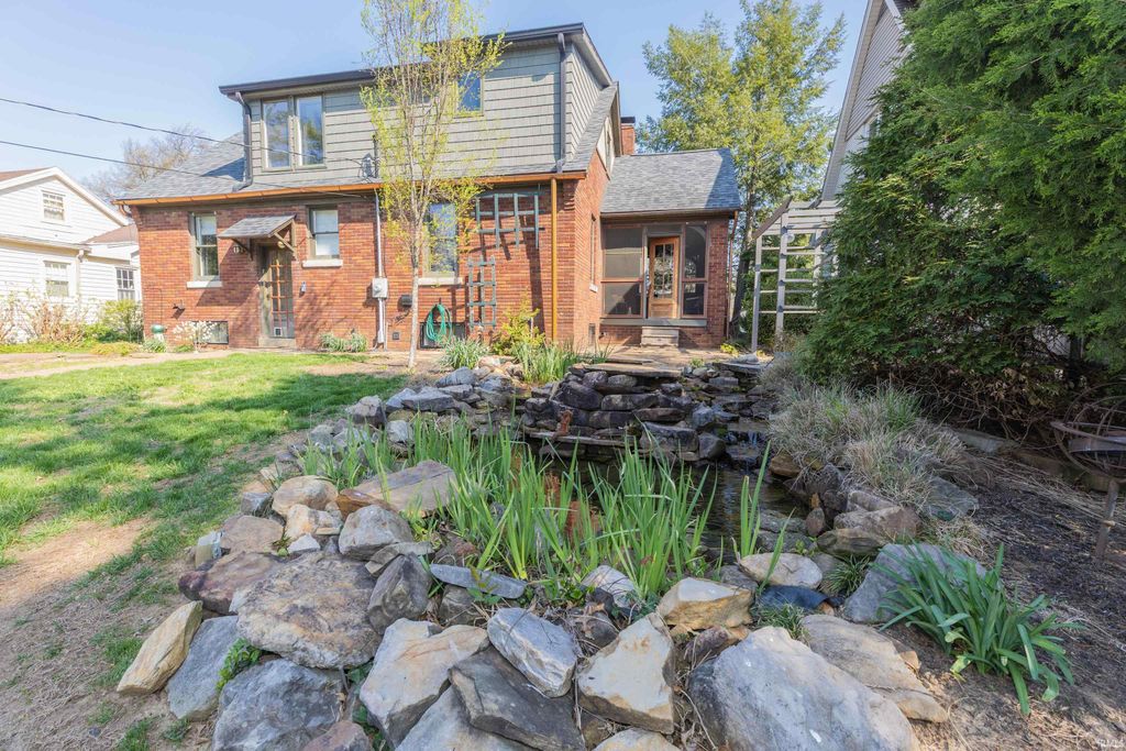 Photo of 2315 E Mulberry Street, Evansville, IN 47714 (MLS # 202610903)