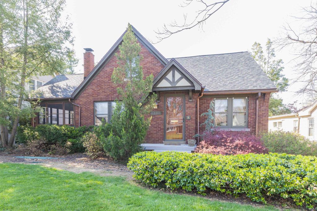 Photo of 2315 E Mulberry Street, Evansville, IN 47714 (MLS # 202610903)