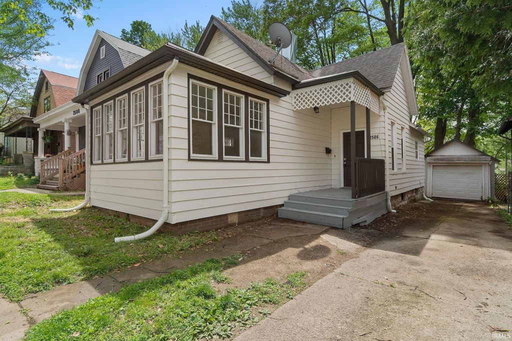 Photo of 2506 S Wayne Avenue, Fort Wayne, IN 46807 (MLS # 202618774)