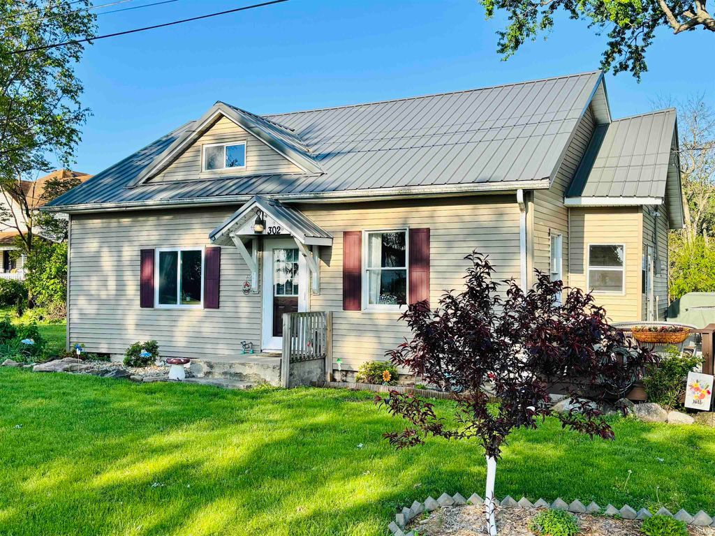 Photo of 302 N Michigan Street, Oxford, IN 47971 (MLS # 202615726)