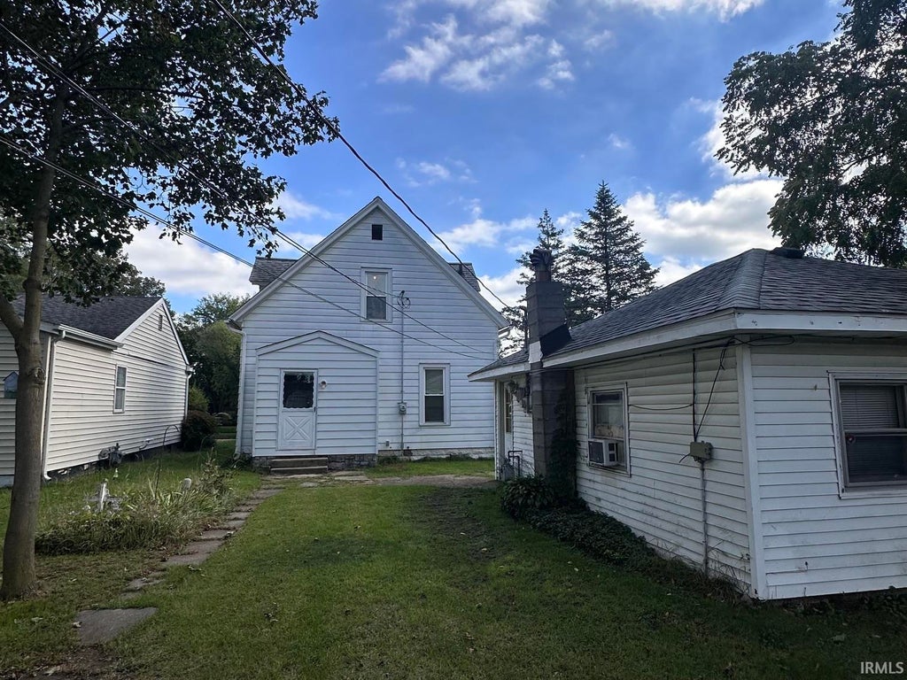 Photo of 1233 S 33rd Street, South Bend, IN 46615 (MLS # 202639792)