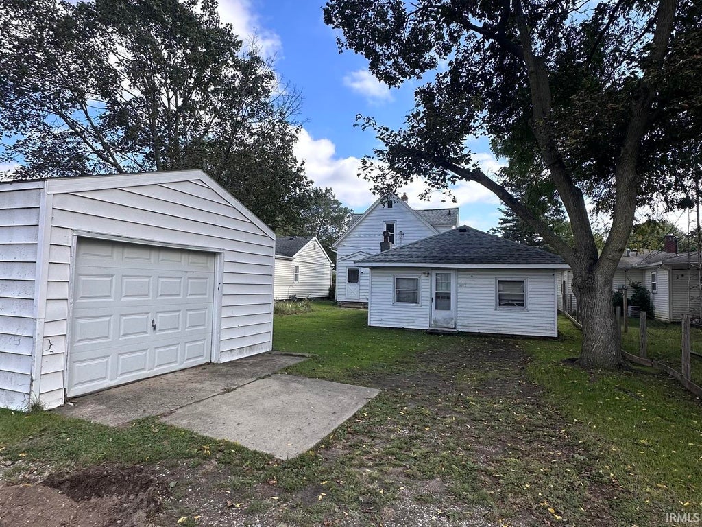 Photo of 1233 S 33rd Street, South Bend, IN 46615 (MLS # 202639792)