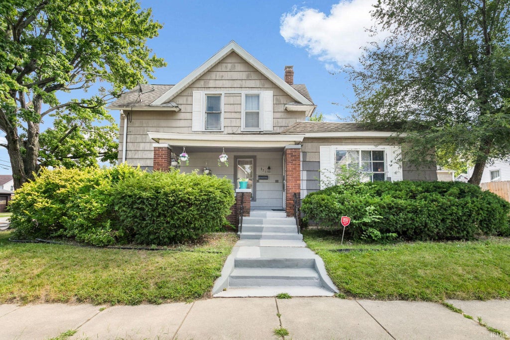 Photo of 823-821 W 3rd Street, Mishawaka, IN 46544 (MLS # 202638406)