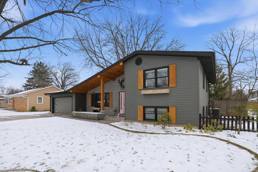 Photo of 1508 S 15th Street, Goshen, IN 46526 (MLS # 202609144)