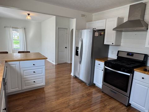 Tiny photo for 36 N Pearl Street, New Waverly, IN 46961 (MLS # 202613284)