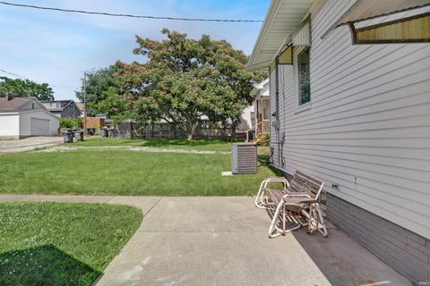 Tiny photo for 2602 Pennsylvania Street, Evansville, IN 47712 (MLS # 202623497)