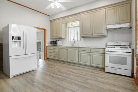Tiny photo for 2602 Pennsylvania Street, Evansville, IN 47712 (MLS # 202623497)