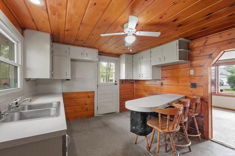 Tiny photo for 303 N Roosevelt Street, Warsaw, IN 46580 (MLS # 202619926)