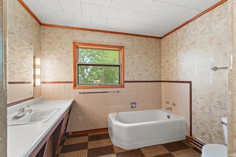 Tiny photo for 303 N Roosevelt Street, Warsaw, IN 46580 (MLS # 202619926)