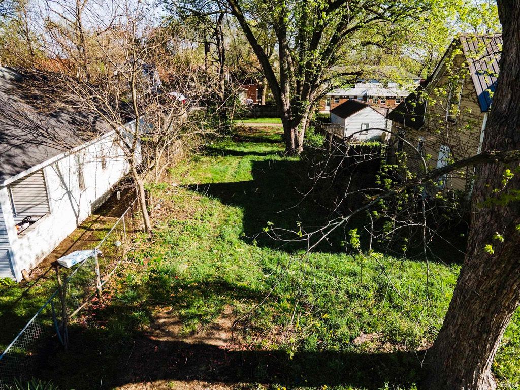 Photo of 1213 E Indiana Avenue, South Bend, IN 46613 (MLS # 202614258)