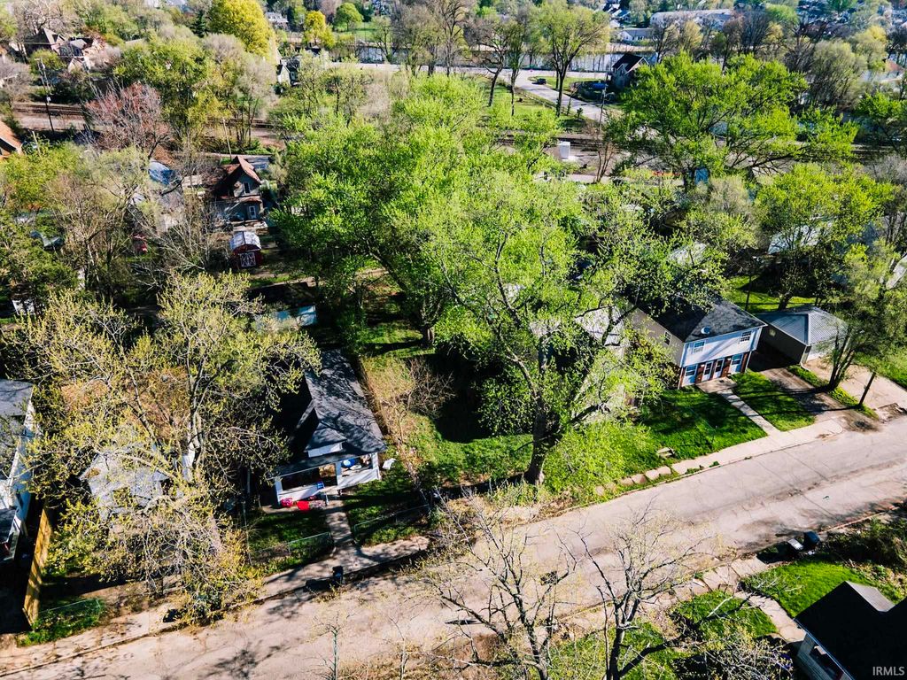 Photo of 1213 E Indiana Avenue, South Bend, IN 46613 (MLS # 202614258)