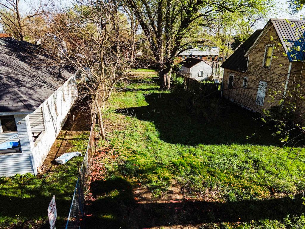 Photo of 1213 E Indiana Avenue, South Bend, IN 46613 (MLS # 202614258)