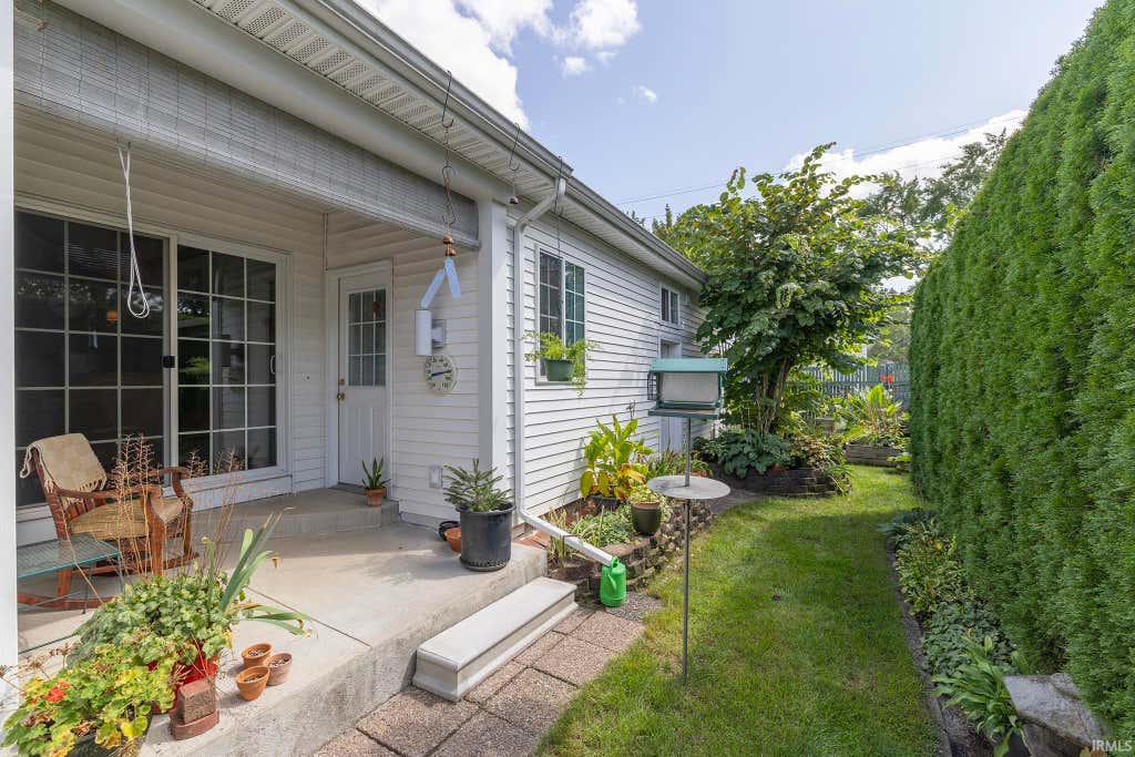 Photo of 219 W La Salle Avenue, Mishawaka, IN 46545 (MLS # 202634602)