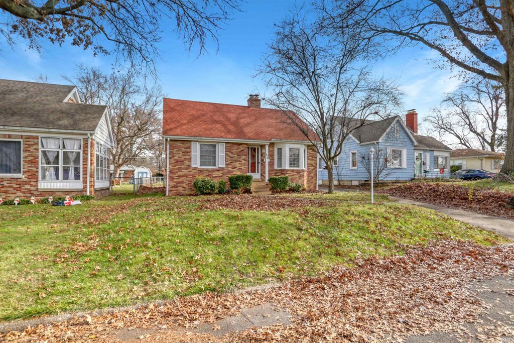 Photo of 824 Stewart Avenue, Evansville, IN 47715 (MLS # 202547901)