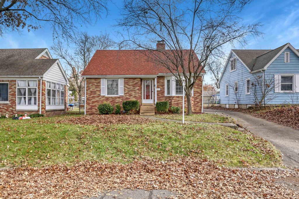 Photo of 824 Stewart Avenue, Evansville, IN 47715 (MLS # 202547901)