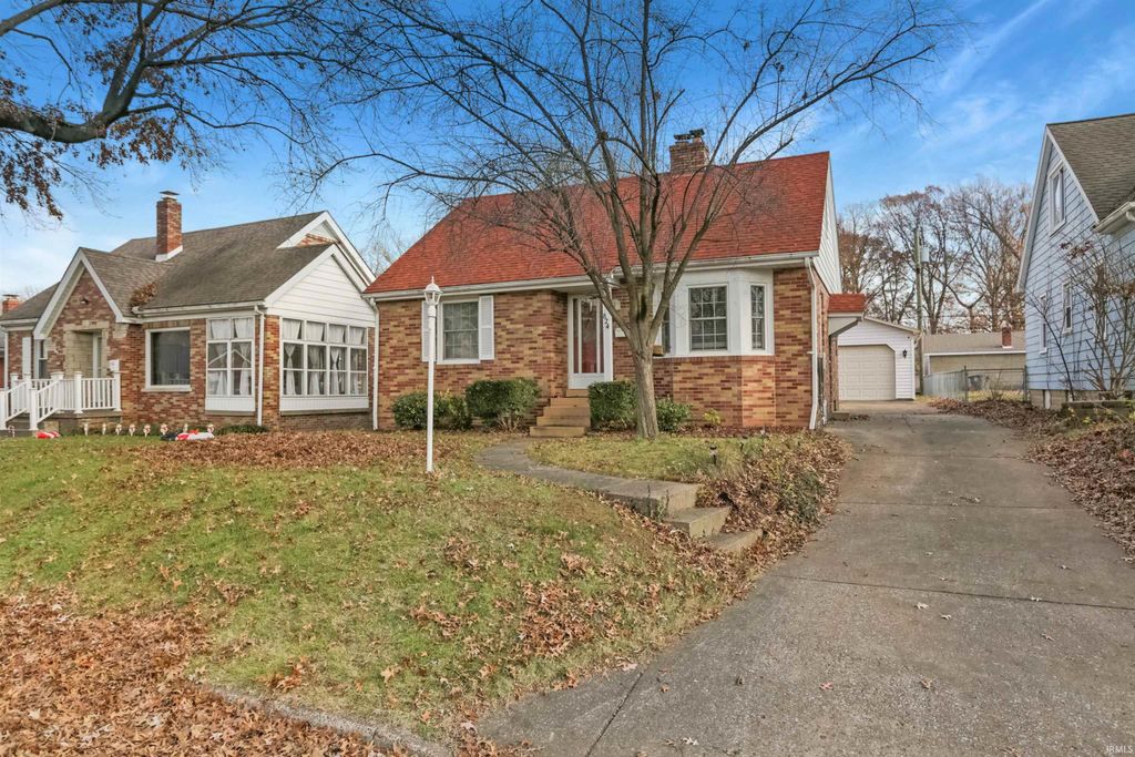 Photo of 824 Stewart Avenue, Evansville, IN 47715 (MLS # 202547901)