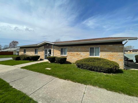 Tiny photo for 750 E Markland Avenue, Kokomo, IN 46901 (MLS # 202412924)