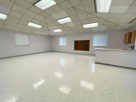 Tiny photo for 750 E Markland Avenue, Kokomo, IN 46901 (MLS # 202412924)