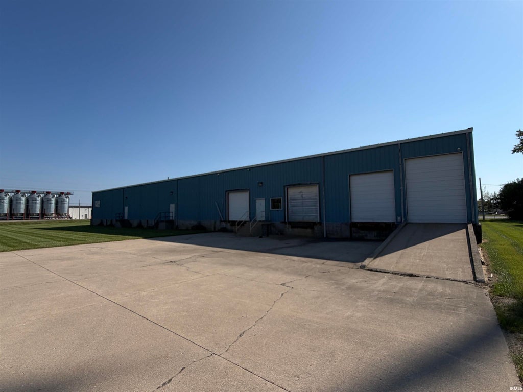 Photo of 3040 S Commerce Drive, New Castle, IN 47362 (MLS # 202639510)