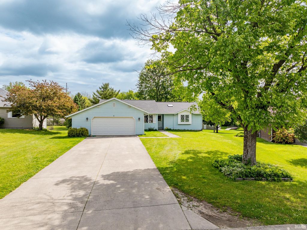Photo of 1704 N Thorn Tree Road, Muncie, IN 47304 (MLS # 202618601)