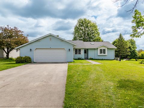Photo of 1704 N Thorn Tree Road, Muncie, IN 47304 (MLS # 202618601)