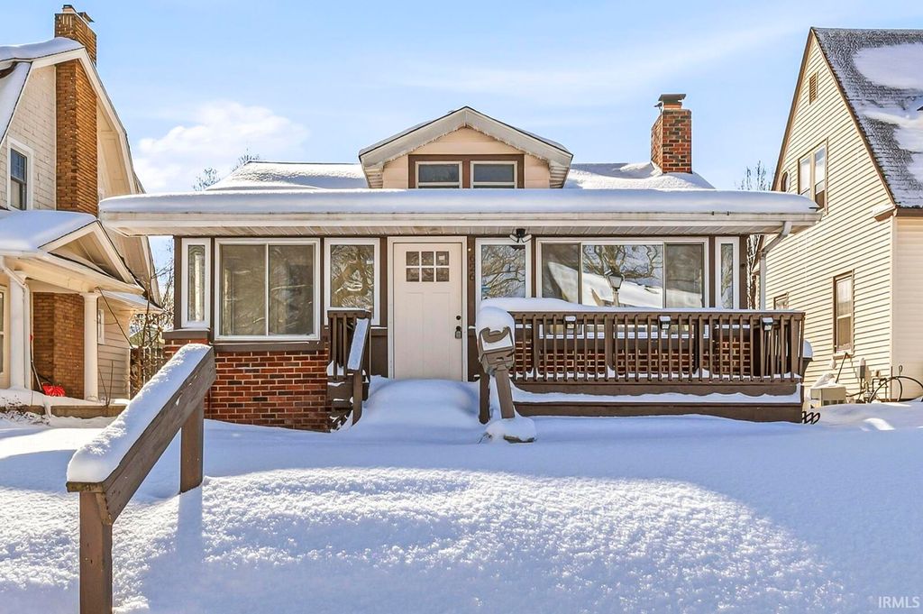 Photo of 626 E Irvington Avenue, South Bend, IN 46614 (MLS # 202601666)