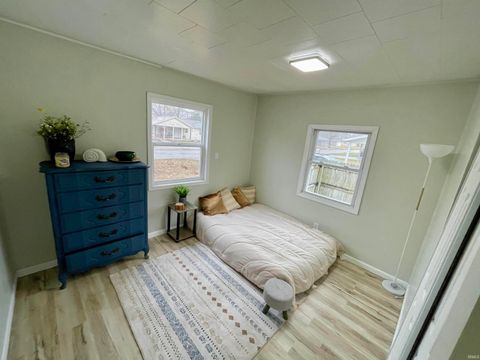 Tiny photo for 1008 E Spraker Street, Kokomo, IN 46901 (MLS # 202537410)