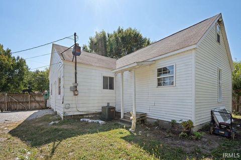 Tiny photo for 1008 E Spraker Street, Kokomo, IN 46901 (MLS # 202537410)