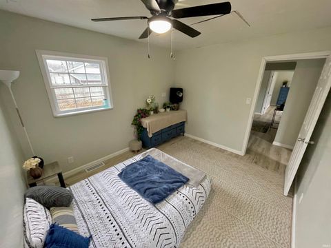 Tiny photo for 1008 E Spraker Street, Kokomo, IN 46901 (MLS # 202537410)