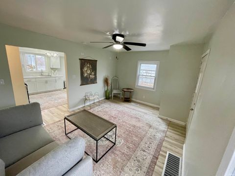 Tiny photo for 1008 E Spraker Street, Kokomo, IN 46901 (MLS # 202537410)