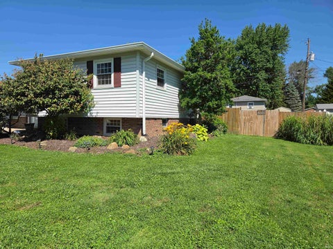 Tiny photo for 310 Eastgate Drive, Vincennes, IN 47591 (MLS # 202624761)