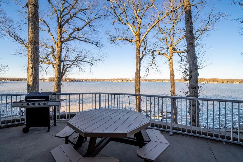 Photo of 680 Lane 150H Hamilton Lk Lk, Hamilton, IN 46742 (MLS # 202608326)