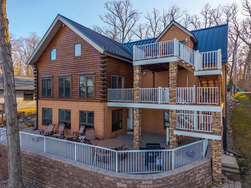 Photo of 680 Lane 150H Hamilton Lk Lk, Hamilton, IN 46742 (MLS # 202608326)