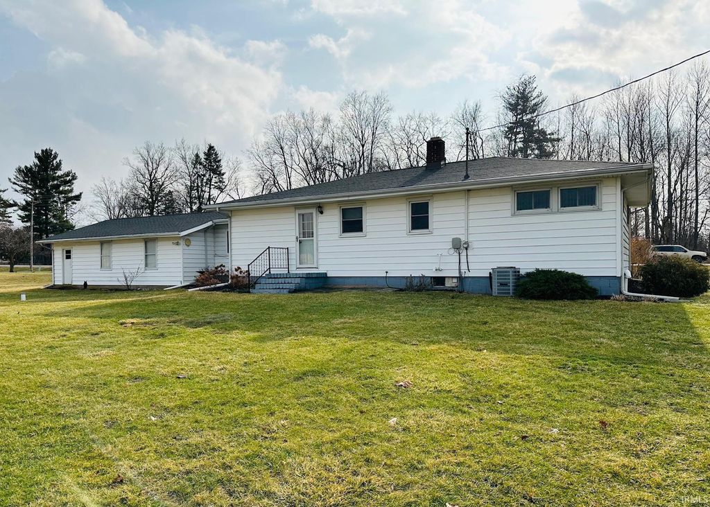 Photo of 2647 Southway 31 Highway, Rochester, IN 46975 (MLS # 202605497)