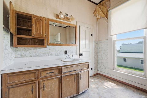 Tiny photo for 627 E High Street, Portland, IN 47371 (MLS # 202626805)