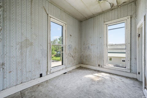 Tiny photo for 627 E High Street, Portland, IN 47371 (MLS # 202626805)
