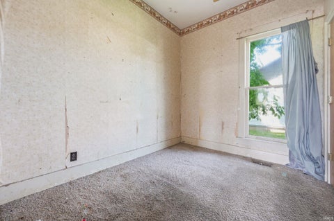 Tiny photo for 627 E High Street, Portland, IN 47371 (MLS # 202626805)