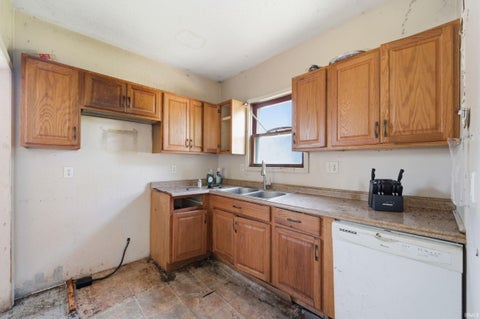 Tiny photo for 627 E High Street, Portland, IN 47371 (MLS # 202626805)