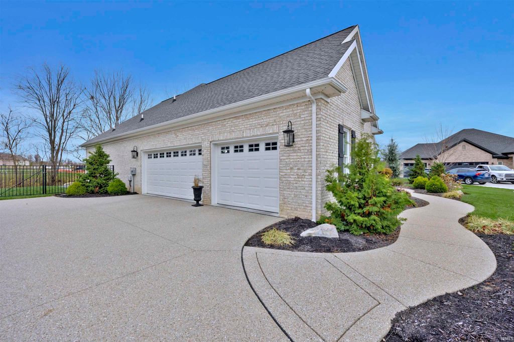 Photo of 7816 Mesa Court, Evansville, IN 47715 (MLS # 202549764)