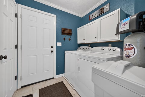 Tiny photo for 1932 Gladstone Avenue, Kokomo, IN 46901 (MLS # 202644771)