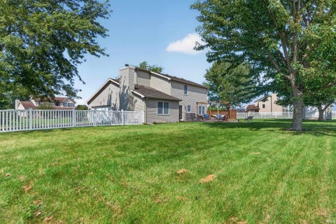 Tiny photo for 1932 Gladstone Avenue, Kokomo, IN 46901 (MLS # 202644771)