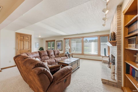 Tiny photo for 910 Calverton Court, Fort Wayne, IN 46825 (MLS # 202637947)